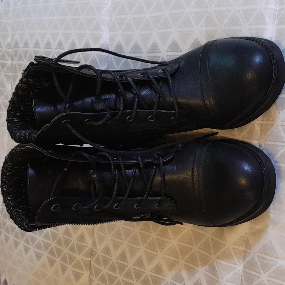 NWT STQ Women's black Quilted Vegan Leather Lace-Up Combat Ankle Booties Size 7.